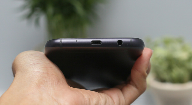 sua samsung j7 pro khong nhan tai nghe