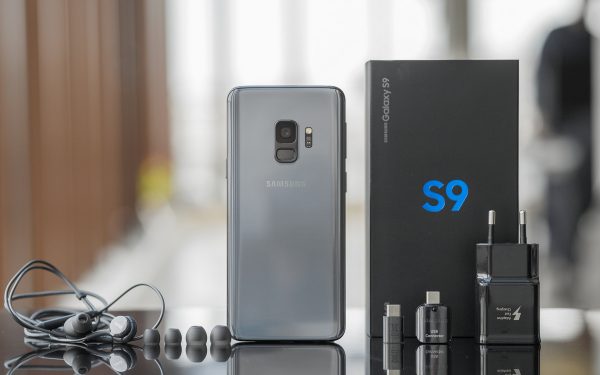 Bộ sạc Samsung S9 / S9 Plus nên thường xuyên được vệ sinh