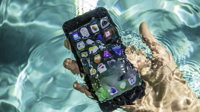 Điện thoại bị nhiễm nước trong thời gian dài