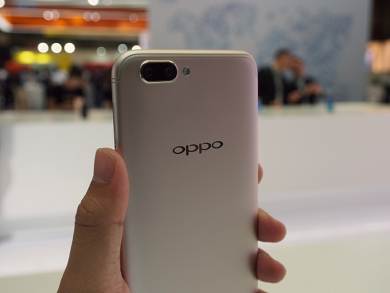 Oppo-R11s-R11s-Plus-thay-vo-thay-suon