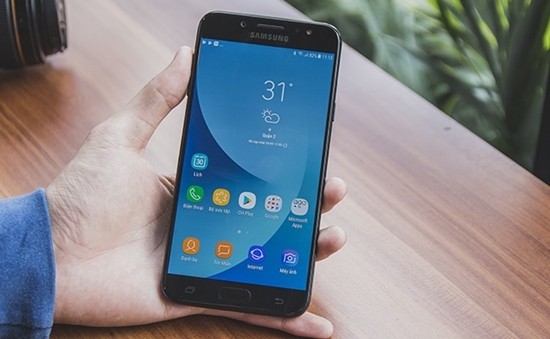 Sửa Samsung Galaxy J7 Plus hư cảm biến ánh sáng
