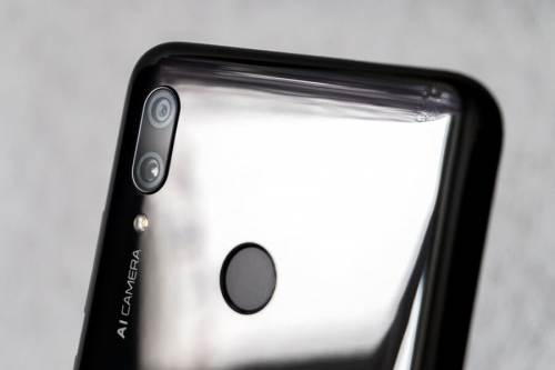 Thay kính camera Huawei P Smart 2019 chính hãng, chất lượng