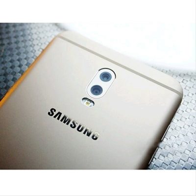 Thay Camera Sau Samsung C8(2)